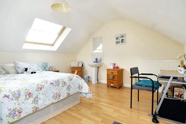 3 bed flat, Beaumont Road, Flat 3, St Judes, Plymouth, PL49BW - Image 2